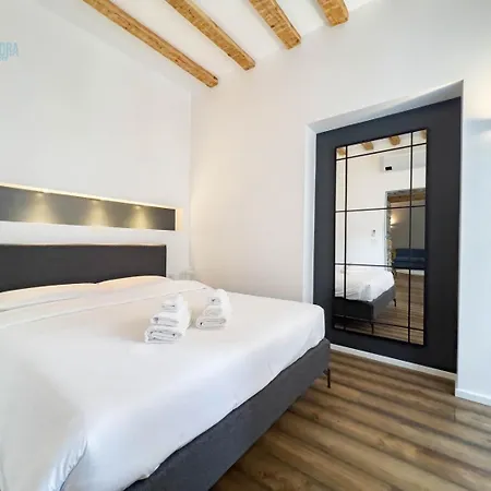 San Nicolo 14 Tirabora Short Rent Triëst