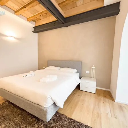 San Nicolo 14 Tirabora Short Rent Apartment