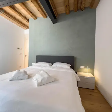 San Nicolo 14 Tirabora Short Rent Apartman